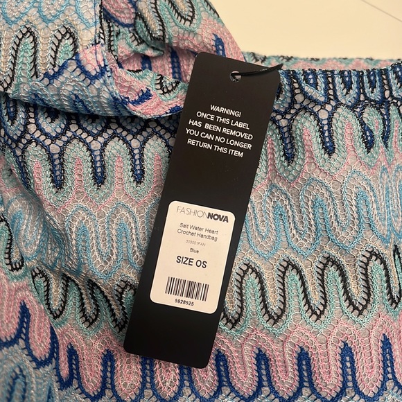 Knitted beach bag with tags - Picture 2 of 3